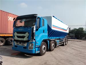 Xe bồn chở thức ăn chăn nuôi ISUZU GIGA 4 chân 30 khối (30m3)