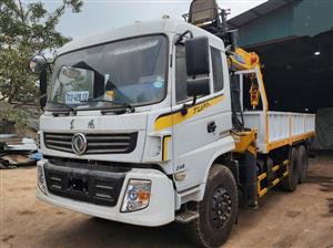 Xe tải cẩu Dongfeng 10 tấn gắn XCMG 8 tấn 6 đốt SQS200-6