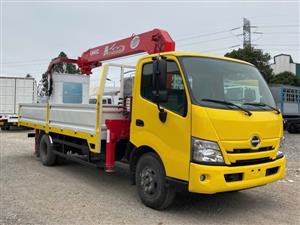 Xe tải cẩu Hino XZU gắn Unic Urv345 có rổ nâng người