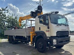Xe tải cẩu Isuzu FVM 3 chân gắn Soosan 8 tấn 6 đốt SCS746L